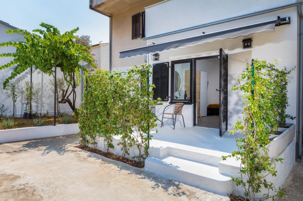 3 Minutes From The Beach: Lovely Studio Apartment 普拉 外观 照片